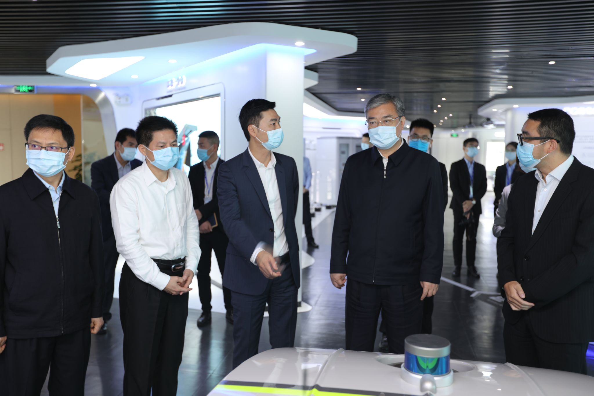 佛山市委书记鲁毅调研腾博会环境，鼓励企业再接再厉创新高