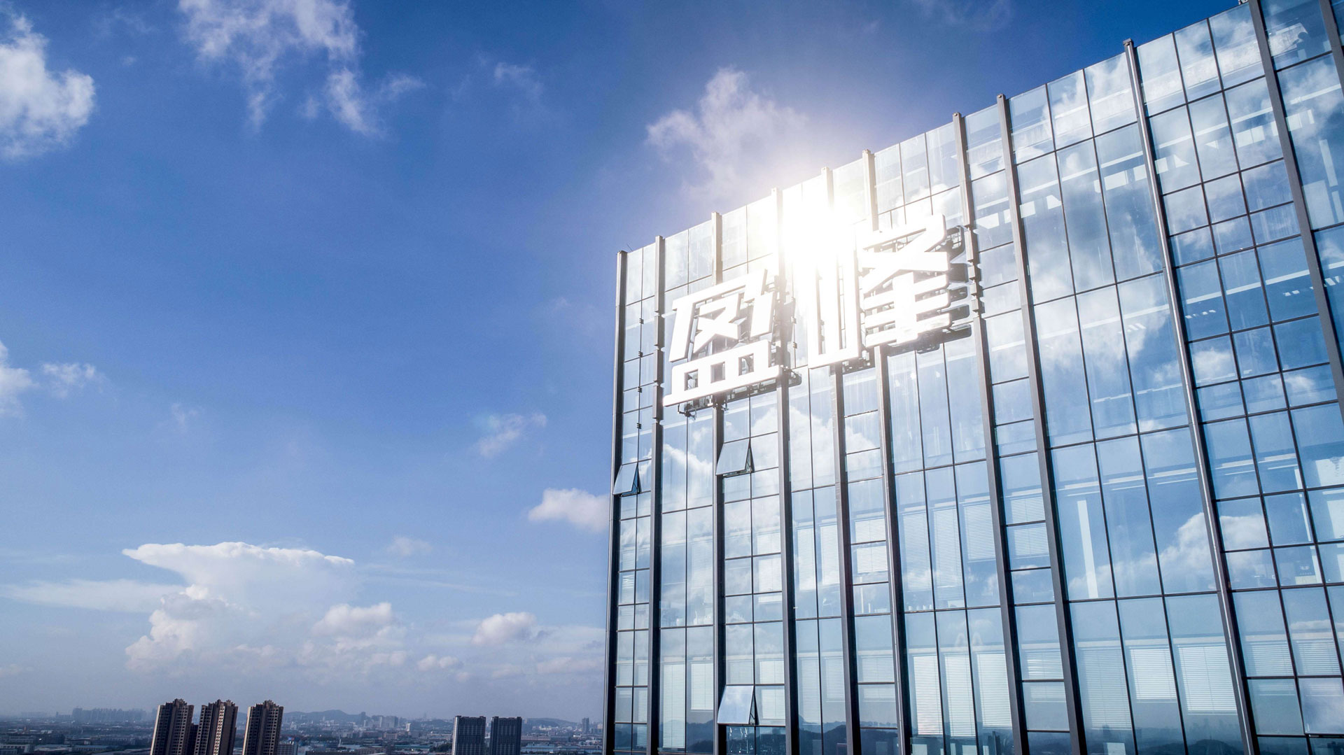 完成股权分置改革，腾博会控股成为大股东