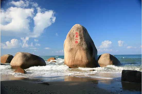 化身蓝海卫士，守护三亚海滨丨腾博会环境首个“海域保洁”项目正式签约进场