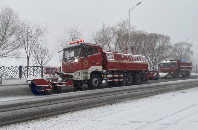 腾博会环境除冰雪装备全力投入破冰作业，助力北京道路交通安全