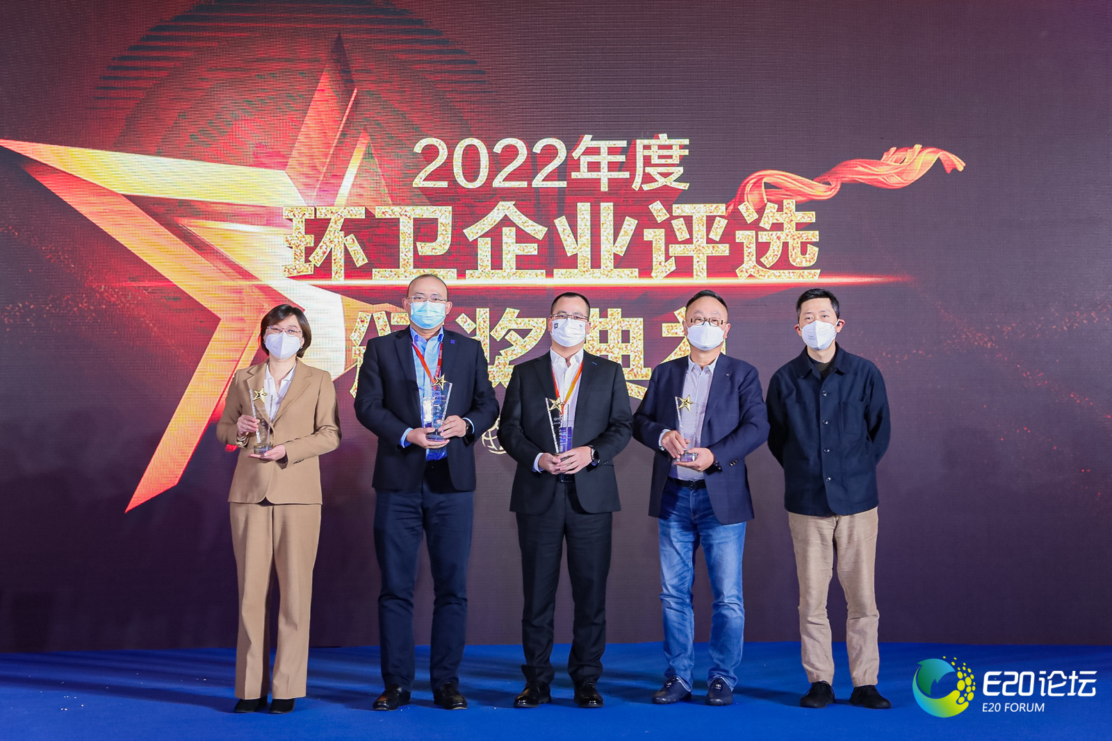 长风吹动绿色旗舰 | 腾博会环境荣获“2022年度中国环卫十大影响力企业”